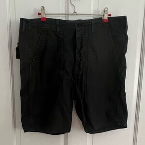 THE GREAT. CARGO SHORT IN DARK GRAY SIZE 29